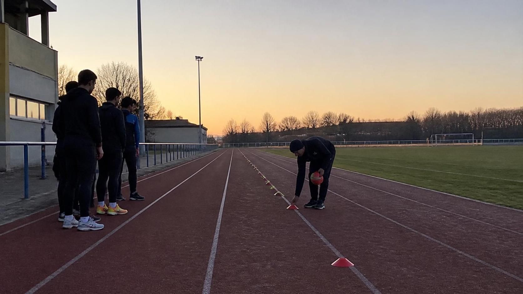 découvrez l'évaluation complète du test vameval, une méthode efficace pour mesurer l'endurance et la performance cardiovasculaire, ainsi que ses applications pratiques dans le sport et la santé.