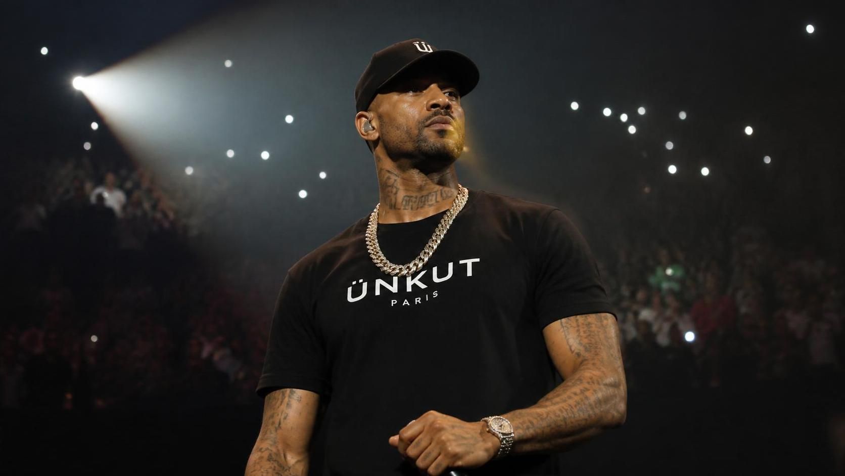 découvrez la taille de booba en 2026 et analysez ce que cette donnée révèle sur son image publique et son influence dans le monde du rap.