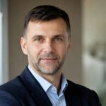 découvrez le portrait captivant de volodymyr shmondenko, une personnalité inspirante dont le parcours et les réalisations motivent et encouragent à se dépasser.